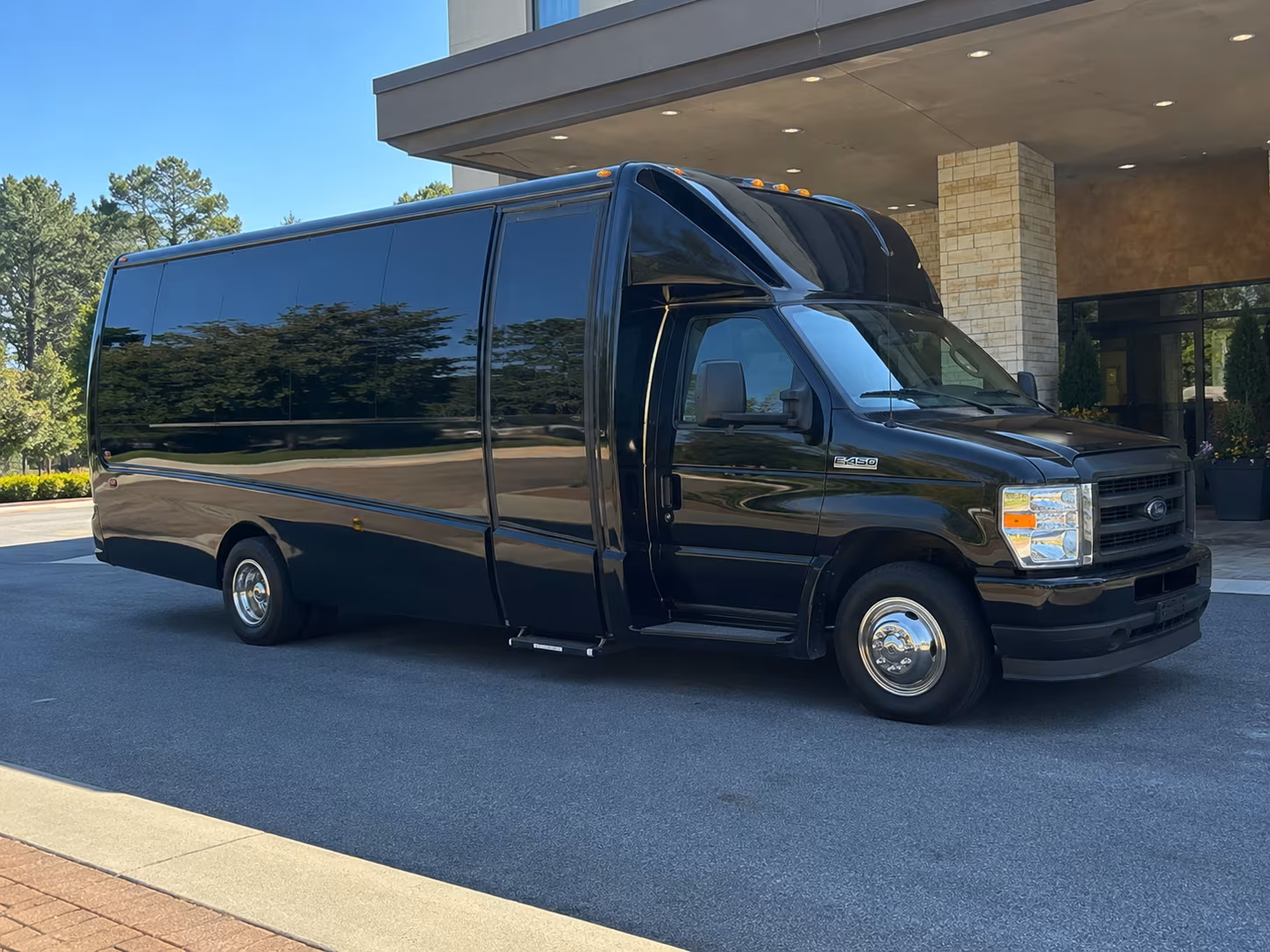 maderacharterbuscompany com is here for your yosemite and bass lake group trips