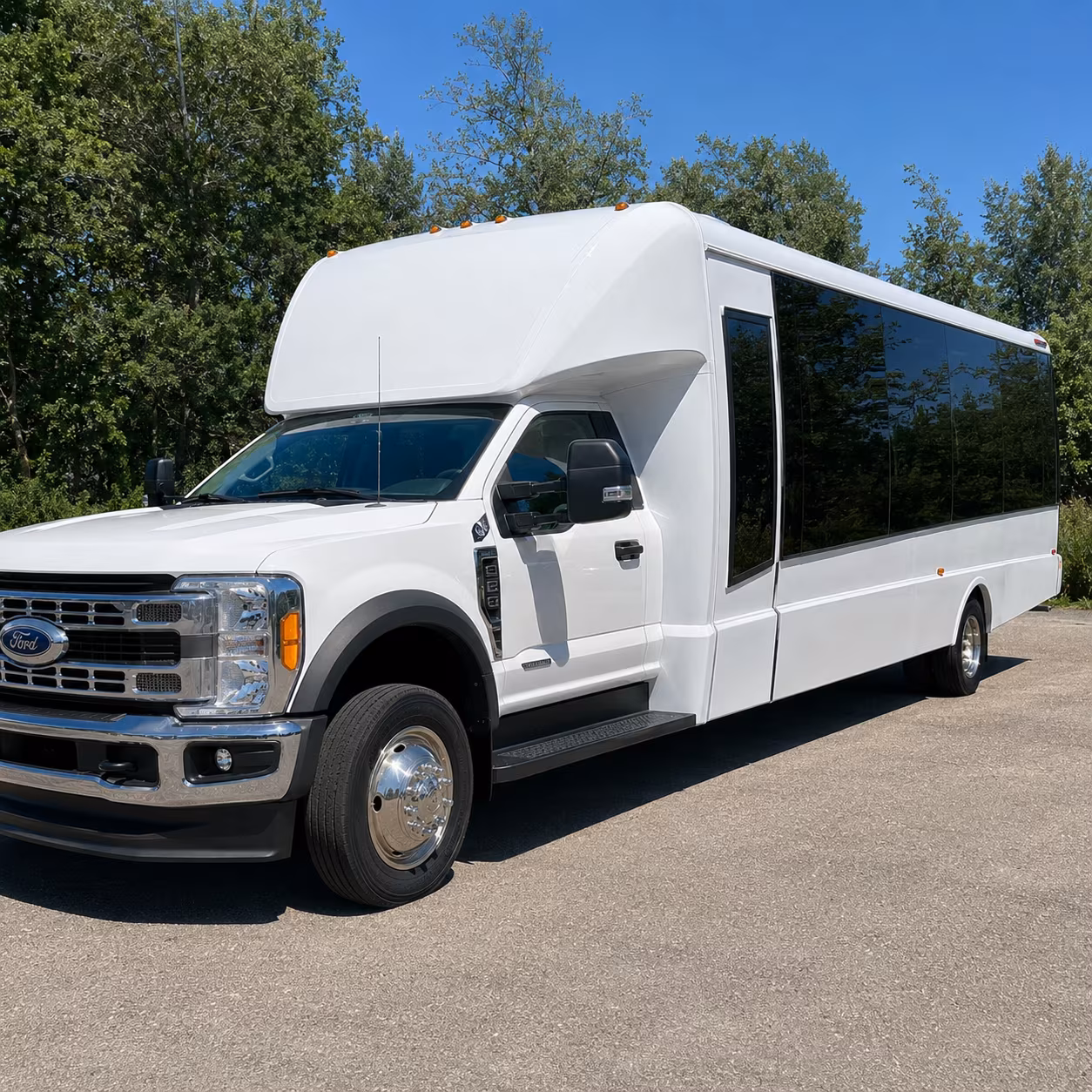 mountain venue shuttles to oakhurst bass lake and yosemite